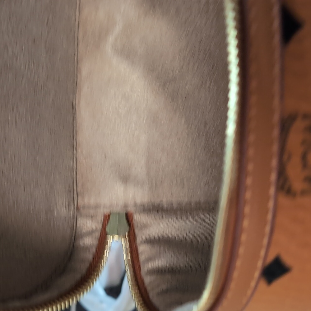 Source Unknown Tan Monogram Cosmetic Case NWT - image 11